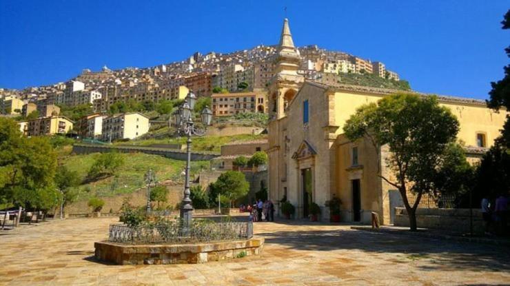 הוילה גנג'י Al Centro מראה חיצוני תמונה